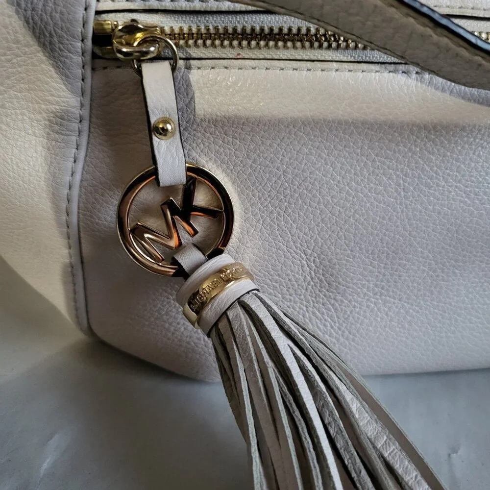 VINTAGE MICHAEL KORS PEBBLED CREAM LEATHER SHOULDER BAG